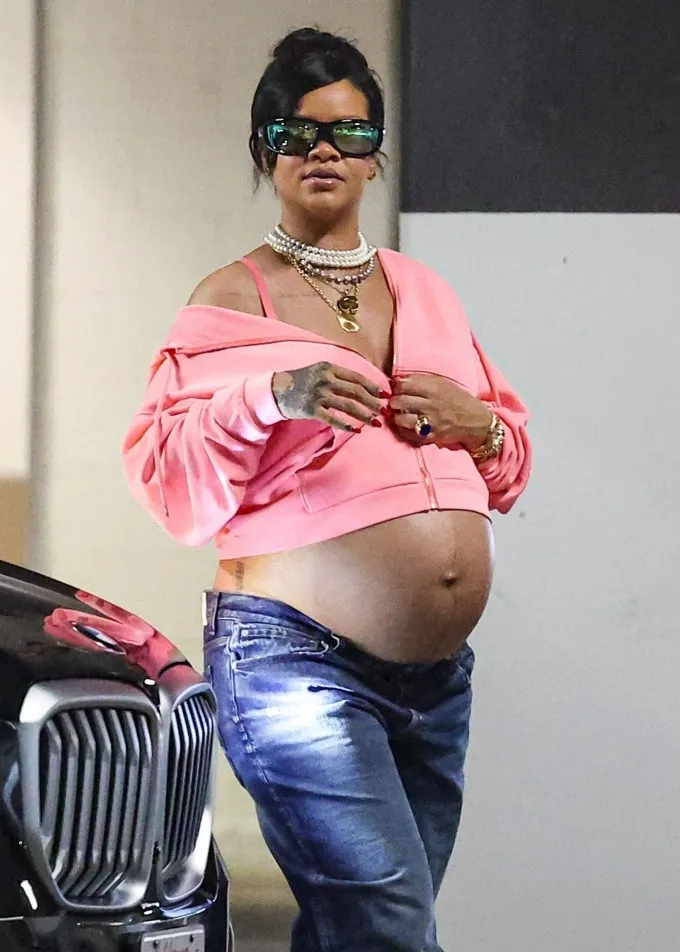 image_68a7ec7b4cb78 Fans React as Billionaire Rihanna Combines $150,000 Accessories With Casual $75 Look