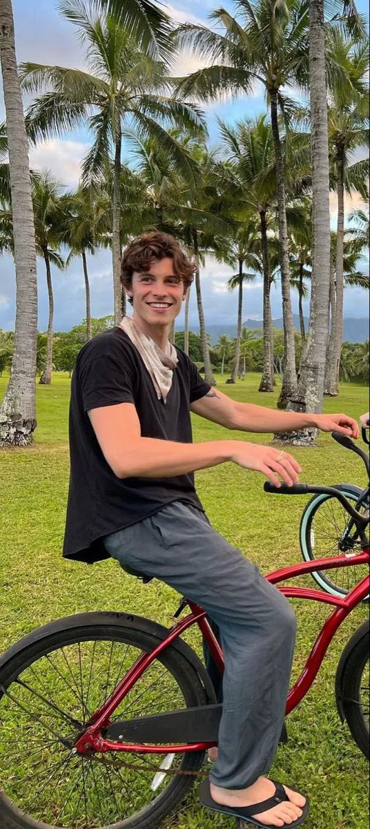 Shawn Mendes Rides His Bike Like a True Local in Amsterdam — But the Shocking Detail in a Fan Video Is What Really Sent Social Media Into a Frenzy!