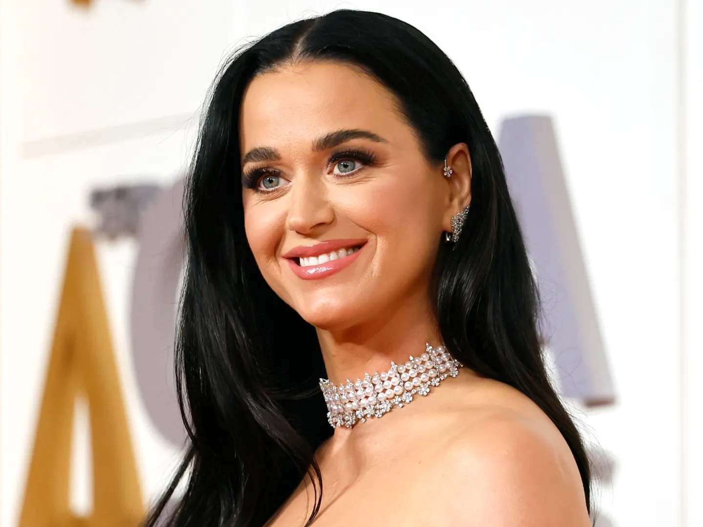 image_68a82bdeb59b2 Did Justin Trudeau Really Gift Katy Perry a Diamond Necklace? Here’s the Truth
