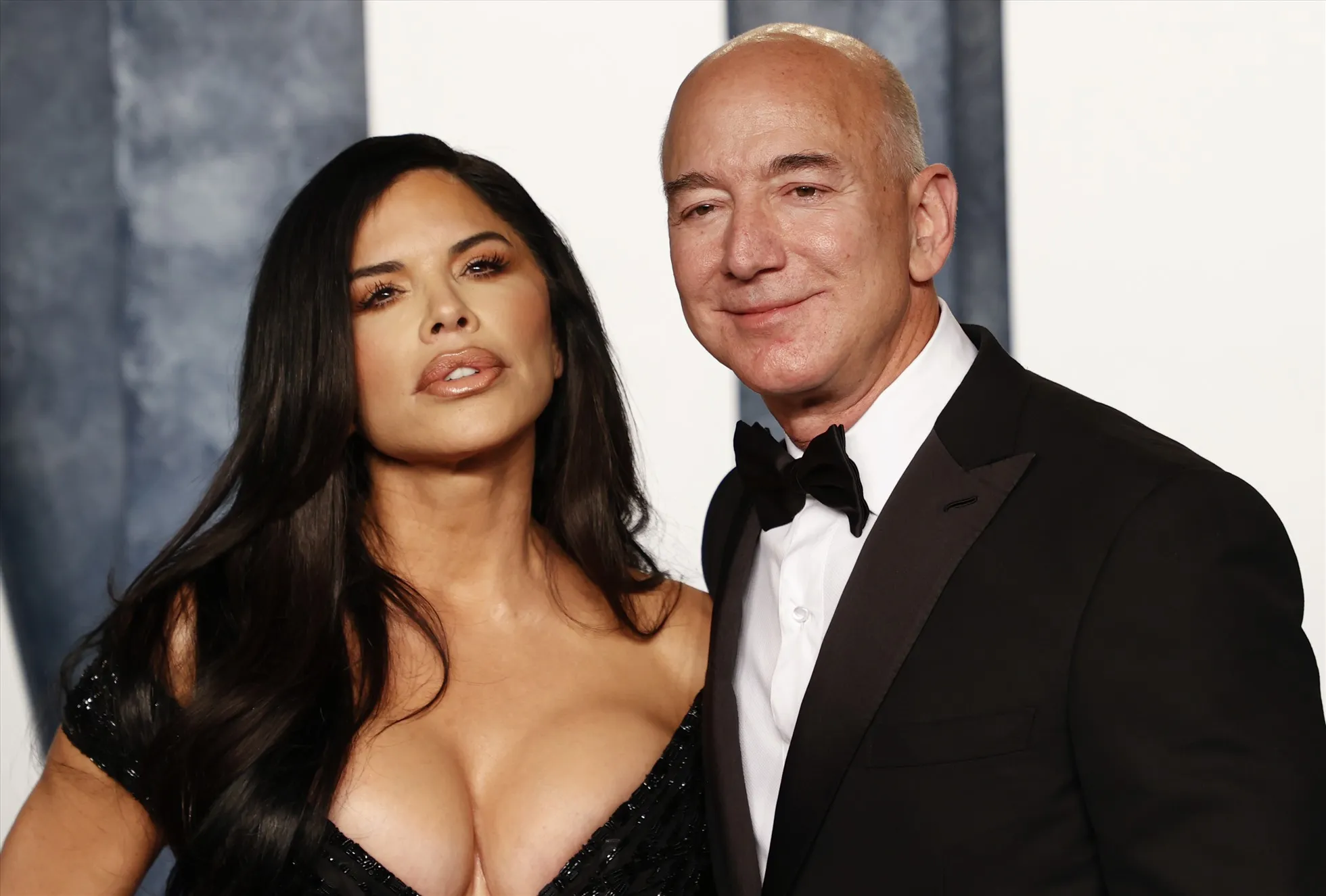 Cover Image for Jeff Bezos Redefines Luxury Dating With Billion-Dollar Romance Moves