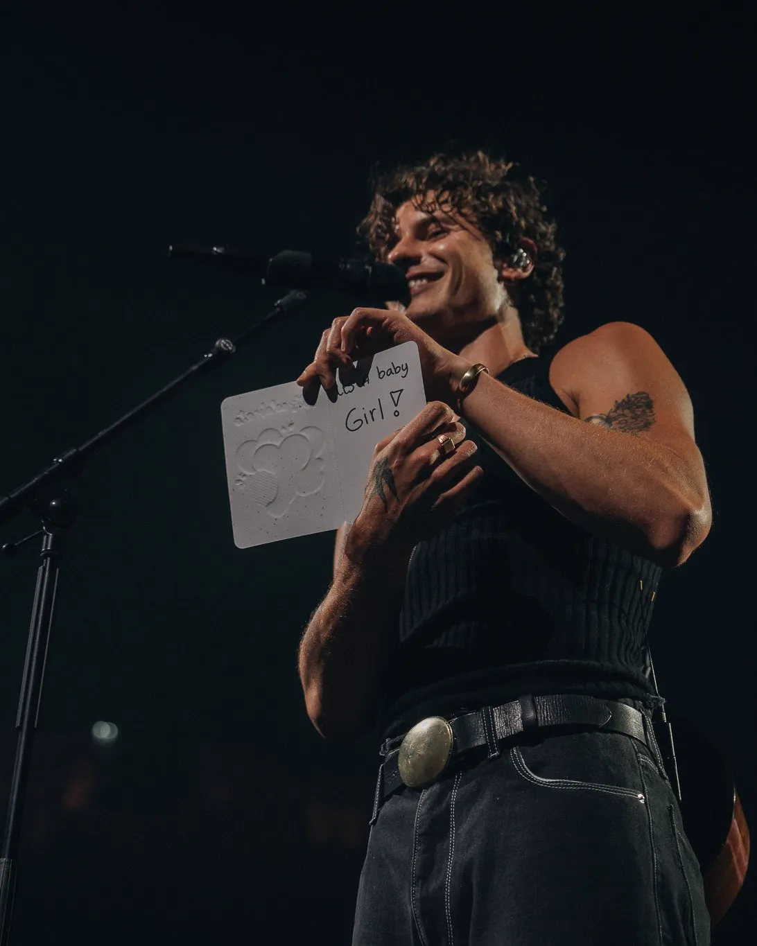 Shawn Mendes Sparks Frenzy With Emotional Gender Reveal Moment: ‘Hi, Dad! It’s a Girl!’