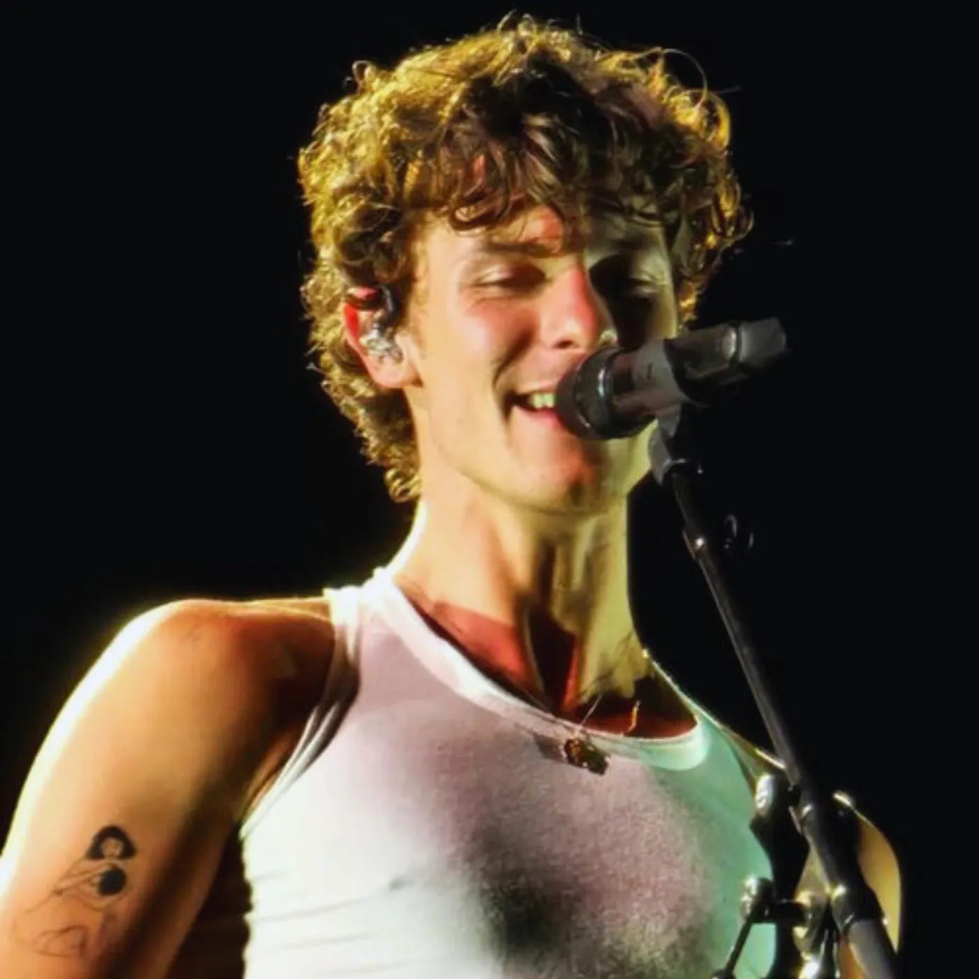 Zurich Crowd DROWNS Shawn Mendes in Gifts — His Reaction Says It All