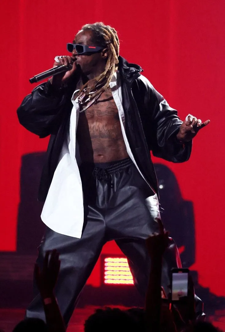 image_68aacf6ebb46e Lil Wayne Still Pulls Tens of Thousands of Fans – But Cold Reviews Say: ‘Too Chaotic to Be Called Legendary!'