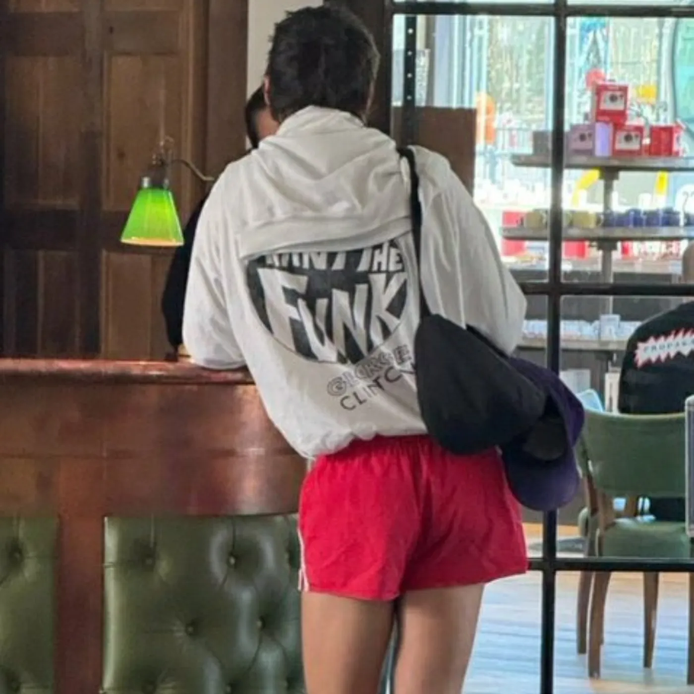 image_68aaf413b99f9 Paparazzi Snaps Of Harry Styles In Italy Are Dividing The Internet—And It’s All About His Shorts