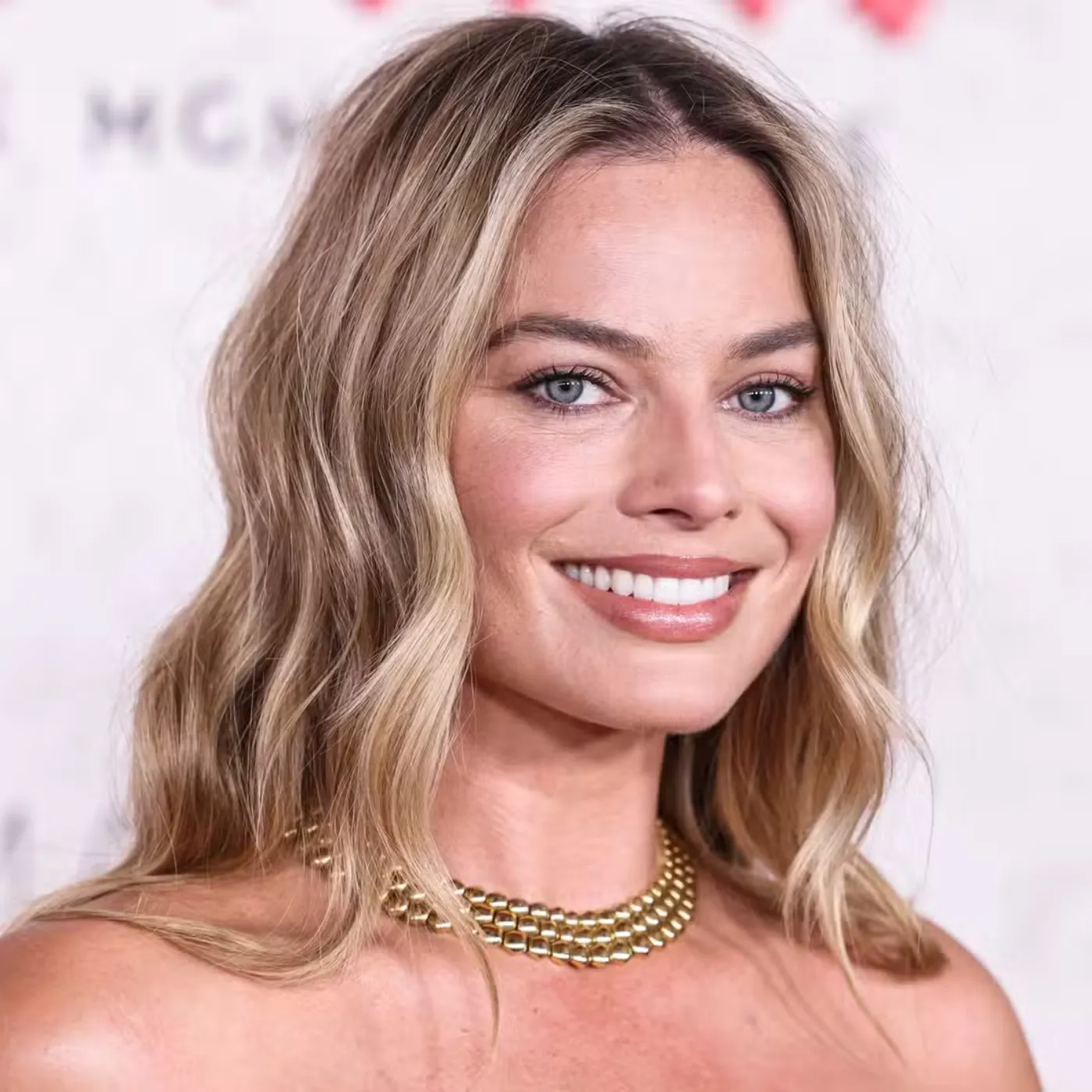 Margot Robbie Turns Football Analyst, And Her Sarr Review Just Broke the Internet