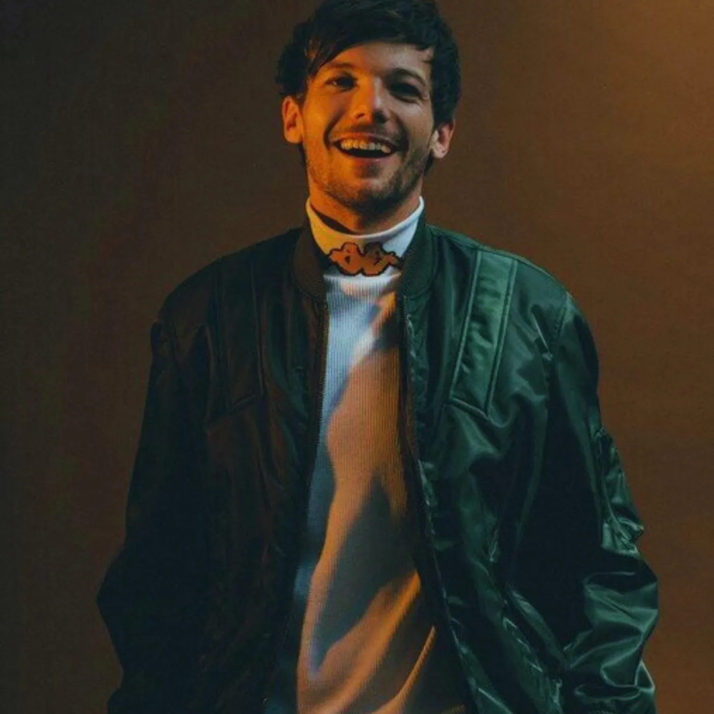 image_68ab3e72668a5 Louis Tomlinson Trusted a Fan With the AFHF 2025 Location—And She Stayed Quiet for 2 Months