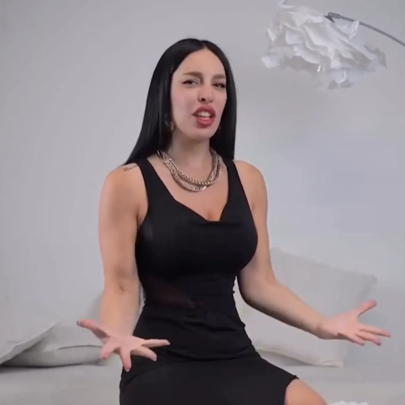 image_68abc3679d8ba It's no coincidence that Carl Cox pays attention to this woman in his new album – There's a past story between him and her that has never been told.