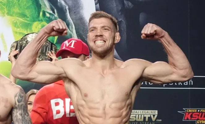 image_68abe549678c9 Du Plessis “Stuck”: Only Weight Cut Can Save Him from Khamzat Rematch