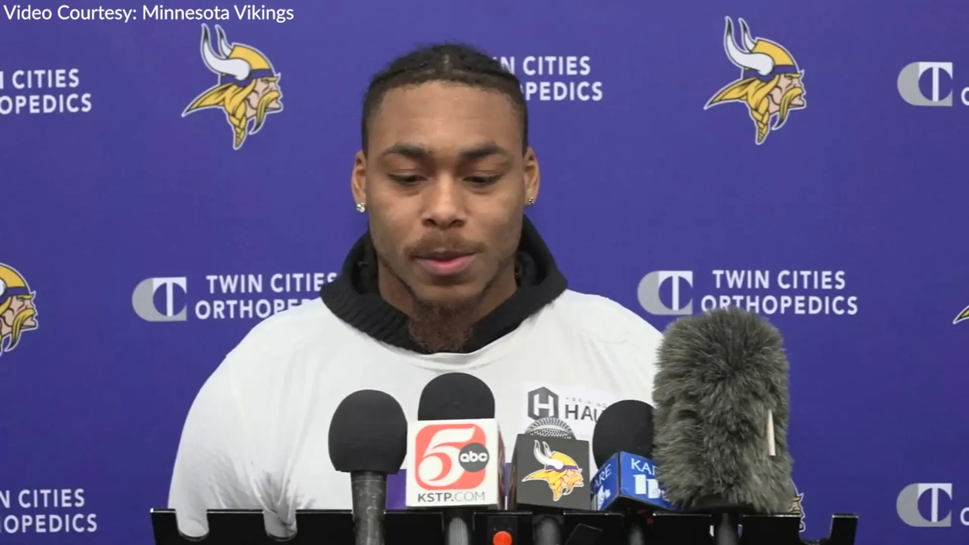 Justin Jefferson Quietly Saved the Diner That Fed Him Free for Years — and the New Sign on the Wall Left Everyone in Tears