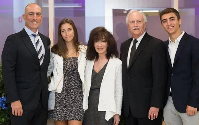 image_68ac1eb421942 Shocking Twist: Jeff Bezos Sues His Own Brother for Nearly $200K