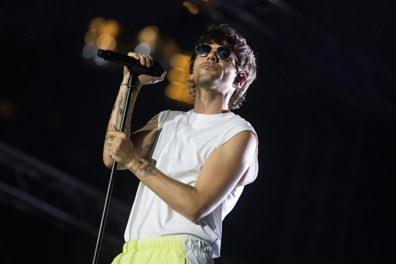 image_68ac290795c42 Singer Louis Tomlinson Admits Rumors About Harry Styles Still Get Under His Skin – And What Fans Didn’t Expect Has Invaded His Family’s Privacy!