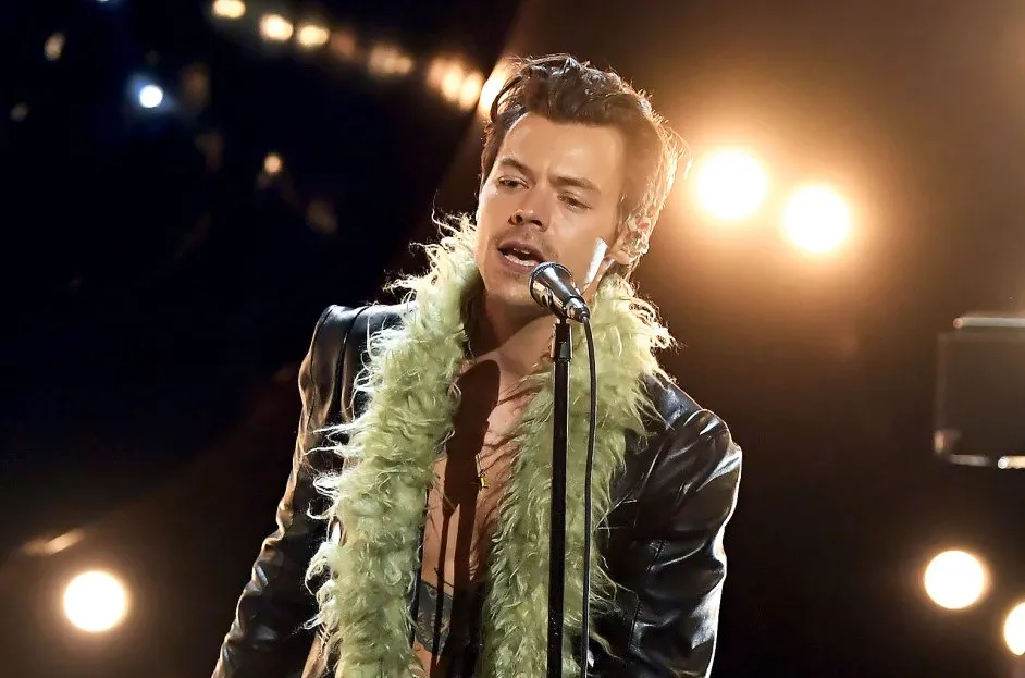 image_68ac2907f1877 Singer Louis Tomlinson Admits Rumors About Harry Styles Still Get Under His Skin – And What Fans Didn’t Expect Has Invaded His Family’s Privacy!