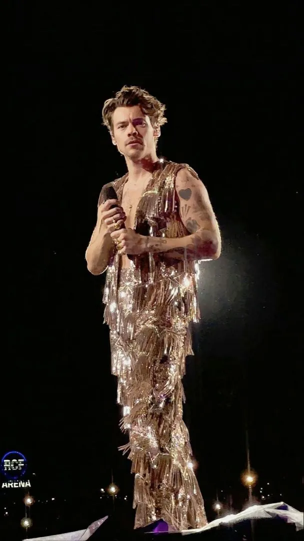 image_68ac707a6c3a6 From One Direction to Global Solo Star – But Performing a Special Song, Harry Styles Faces a Secret Pain