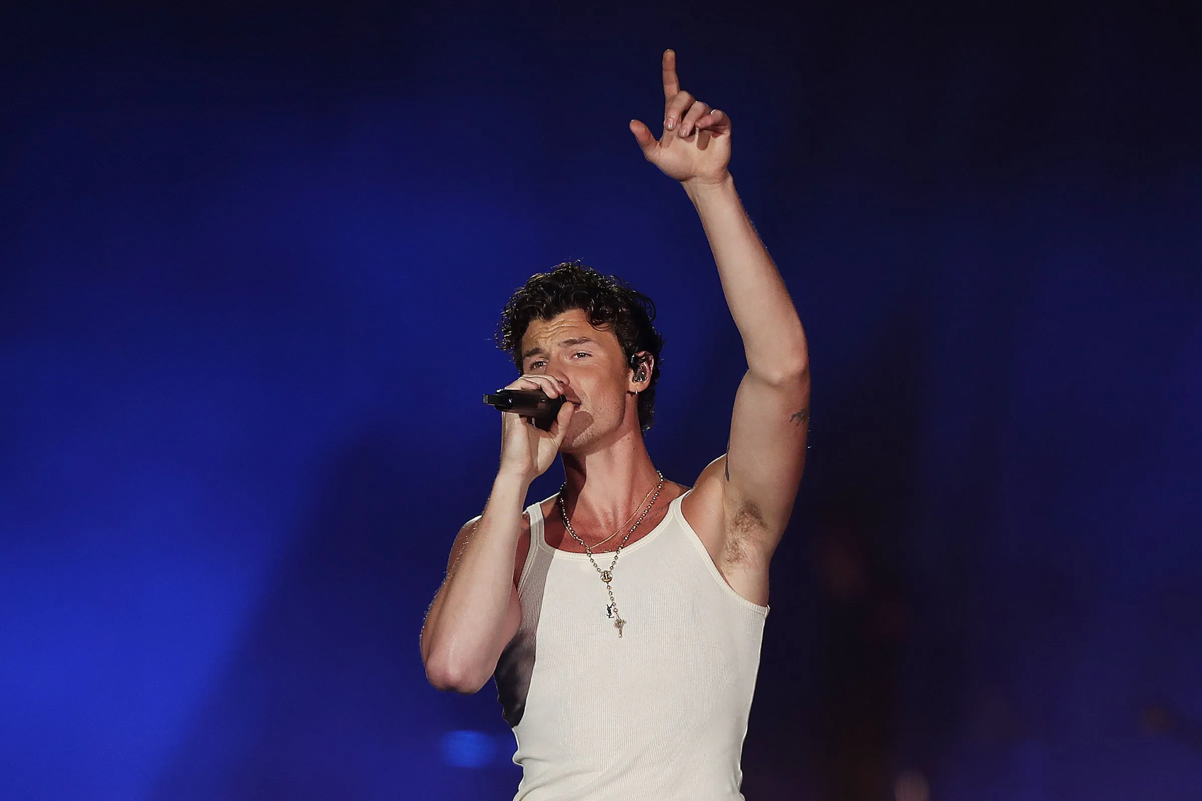 image_68ac76f373c6e Shawn Mendes ‘Set the Stage on Fire’ – But After the Lights Go Out, He Quietly Disappears into the Mountains, Facing the Mysteries of His Soul Alone