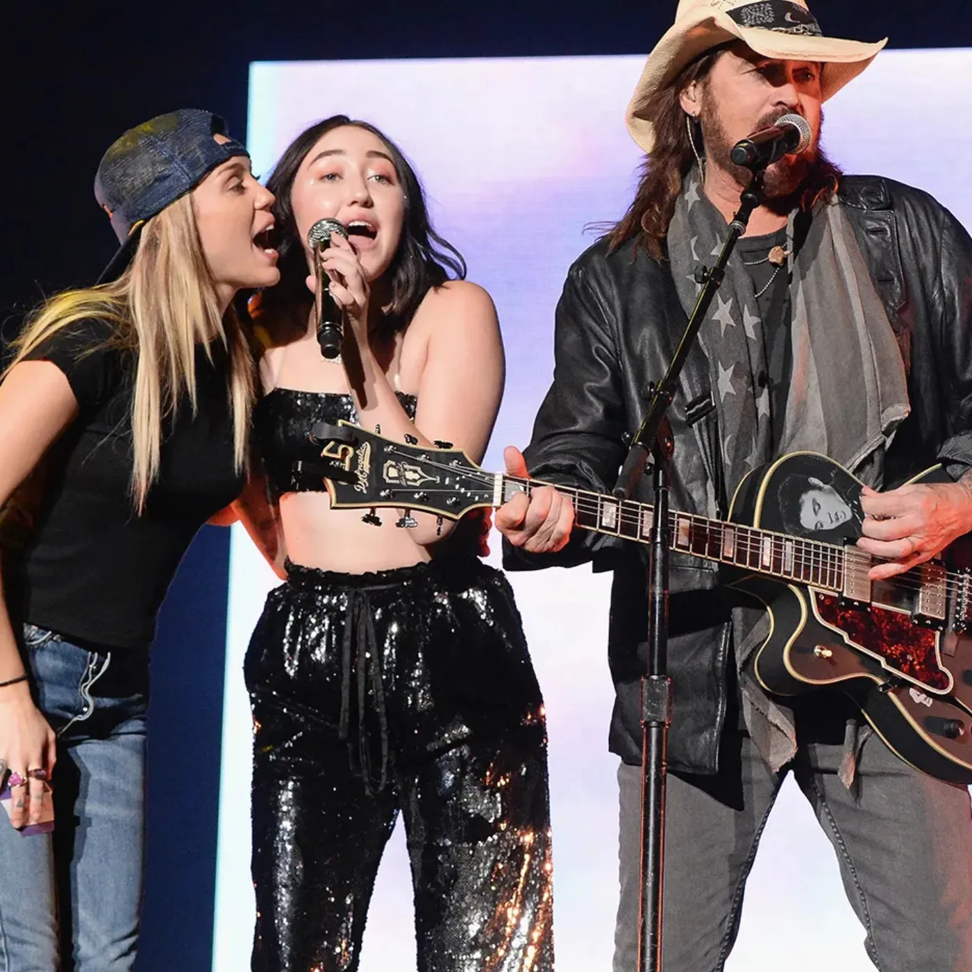 Cyrus Family Feud? Miley Cyrus & Noah’s Explosive Drama Explaine