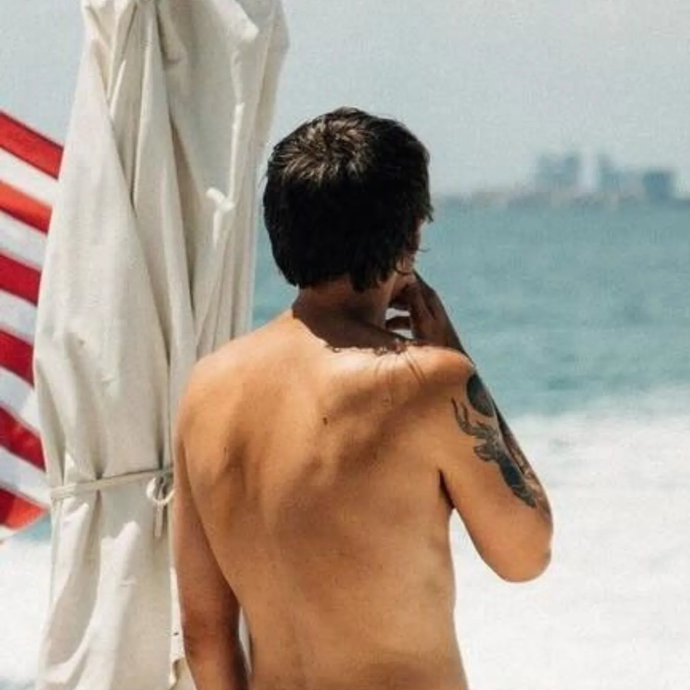image_68ac914b226fd Louis Tomlinson Goes Shirtless at the Beach—But THIS Shocking Detail Stole the Spotlight