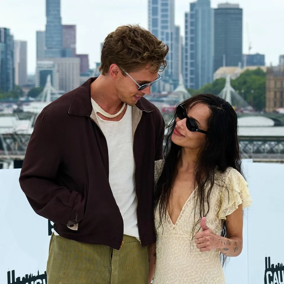 image_68ad1516d11f5 Zoë Kravitz Caught in Shocking Love Triangle — Harry Styles Connection Heats Up as Austin Butler Rumors Explode