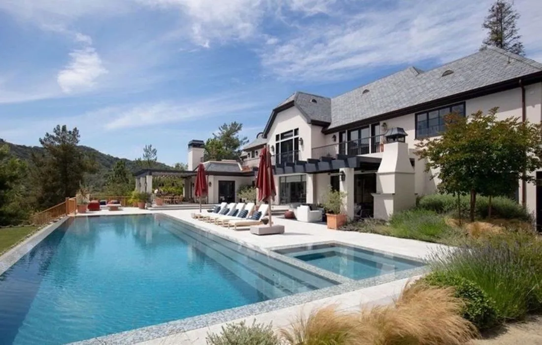 image_68ad190e6be1e Justin Bieber Shares Photos Hanging Out With Friends in His Million-Dollar Mansion