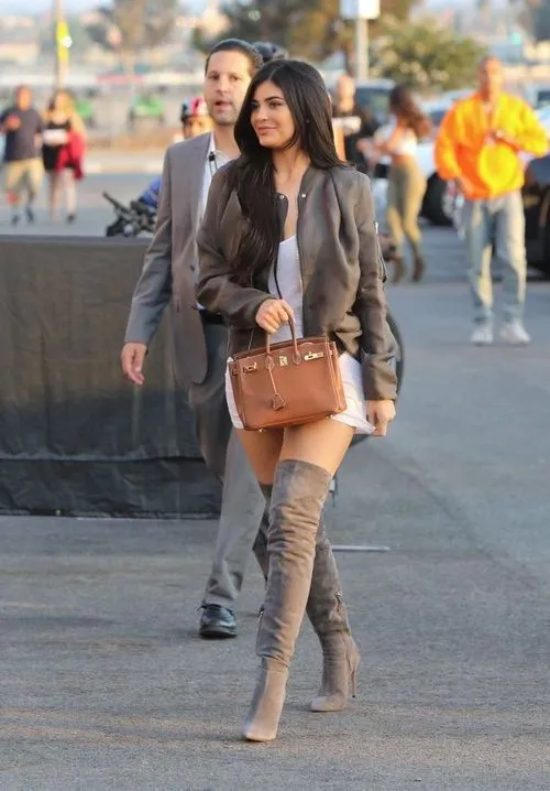 image_68ad2e41f10c8 Kylie Jenner Turns Heads With Her One-of-a-Kind Suede Hermès Birkin