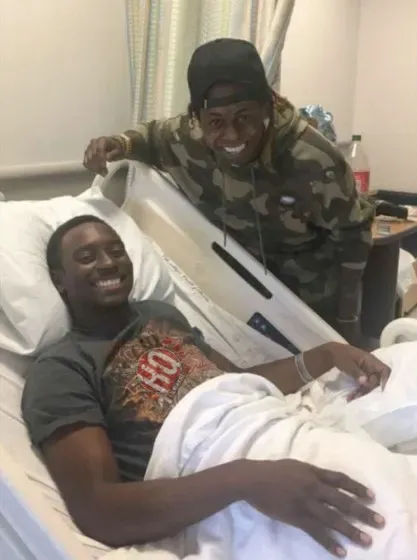 image_68ad5359e5906 After 17 Years of Waiting, Disabled Fan Breaks Down as Lil Wayne Surprises Him with Cross and Chain