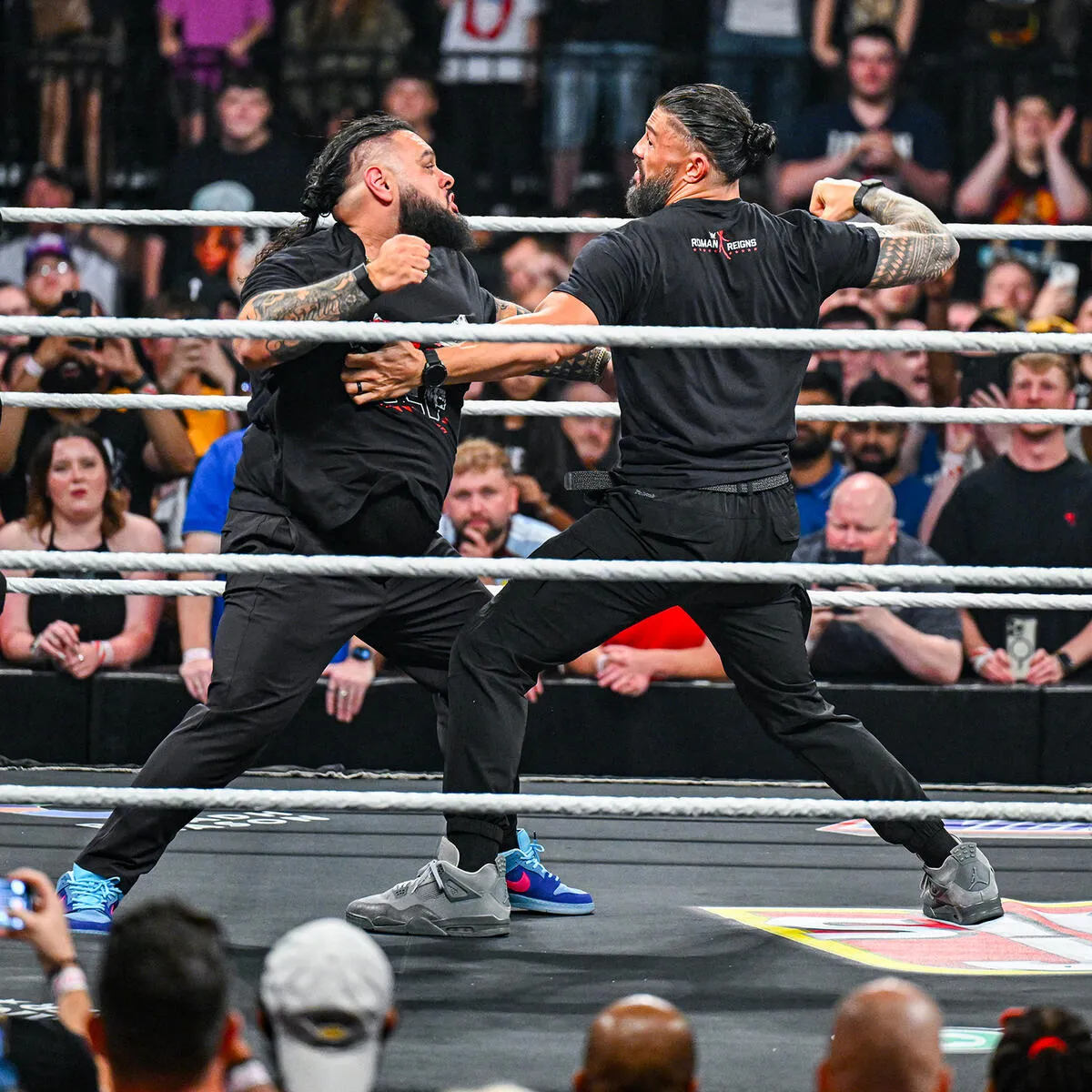 Chaos Explodes: Roman Reigns and Bronson Reed Brawl Backstage After Failed Attempt to Steal Another Pair of Shoes