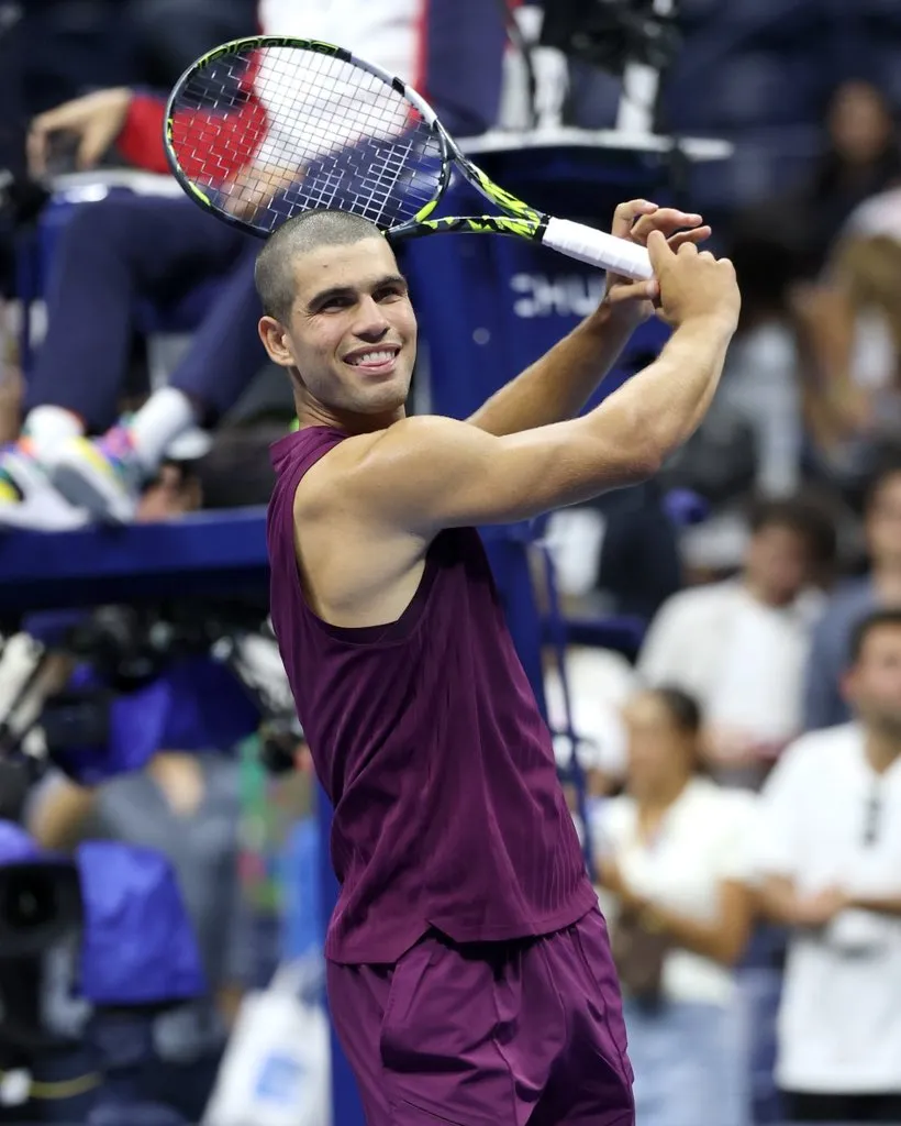 Fans Stunned as Carlos Alcaraz Shocks US Open with Bold Shaved-Head Debut — And Wins His First Match in Style 19 Fans Stunned as Carlos Alcaraz Shocks US Open with Bold Shaved-Head Debut — And Wins His First Match in Style