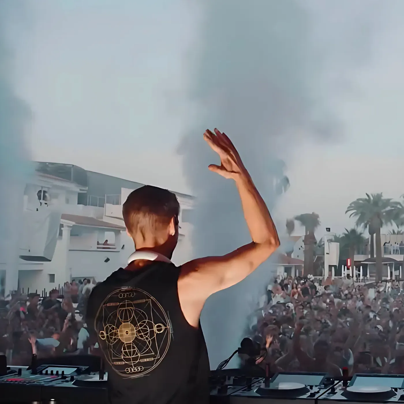 image_68ad7e0d36d97 The Ushuaïa Ibiza theme song was inspired by a small, secret secret of Armin's. It will break your heart when you hear it.