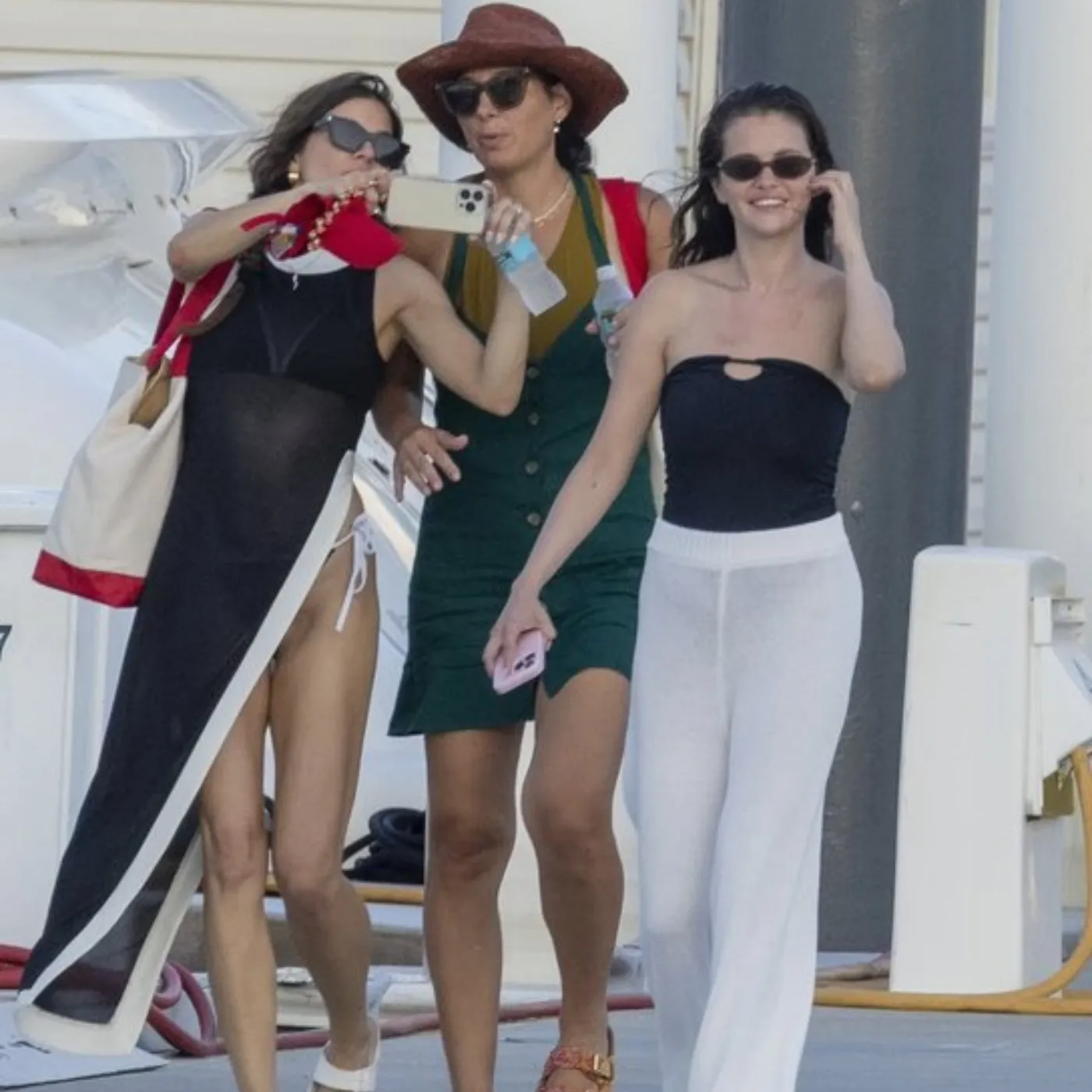 image_68adae5de366b What Happened to Selena Gomez? Cabo Photos of Her ‘Real’ Look Have Fans Losing It