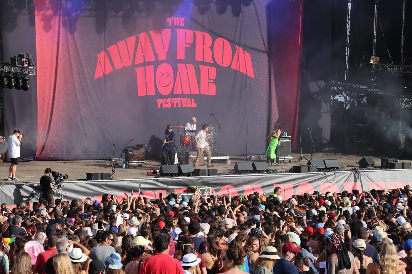 image_68ae8e8f02932 Why Is Louis Tomlinson’s ‘Away From Home Festival’ So Popular?