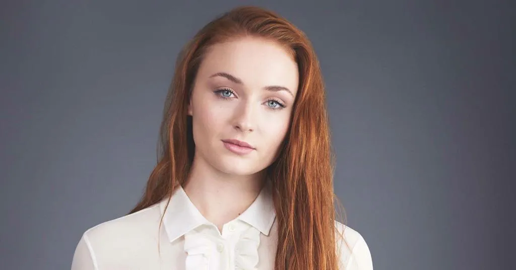 "Game of Thrones" Star Sophie Turner Urges New "Harry Potter" Child Stars to Avoid Social Media