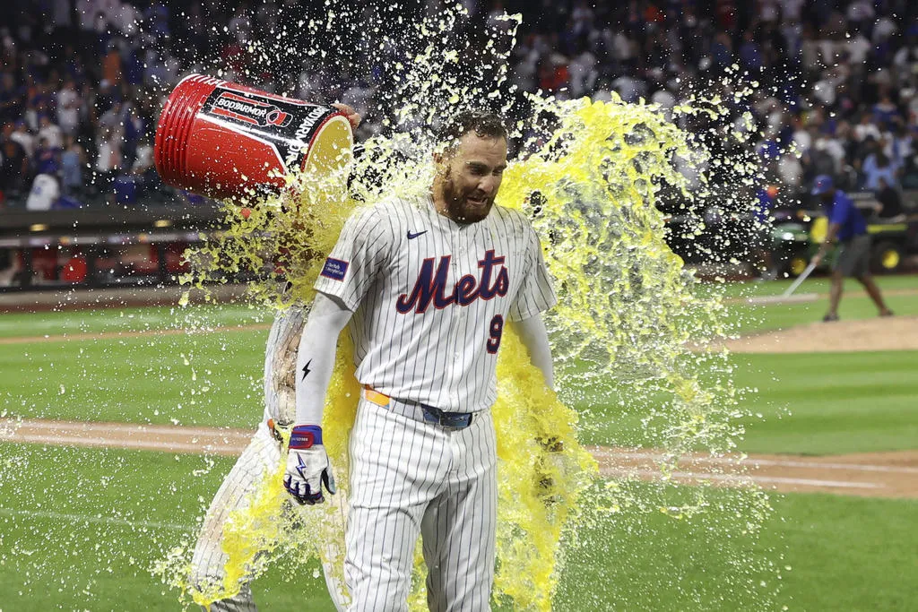 image_68aea226a9158 Pete Alonso Couldn’t Hold Back — He Sprint-Crashed Brandon Nimmo’s Walk-Off Celebration in the Wildest Way