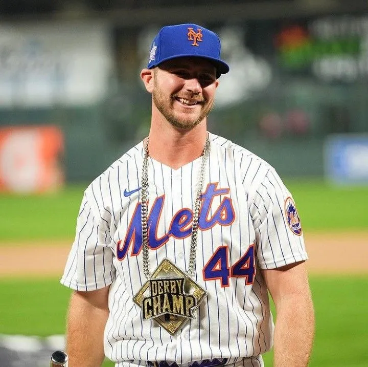 Pete Alonso Couldn’t Hold Back — He Sprint-Crashed Brandon Nimmo’s Walk-Off Celebration in the Wildest Way