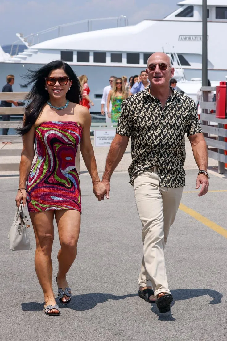 image_68aeafd238d67 Billionaire Jeff Bezos Shocks With Lavish Wedding Gift: Buys Vogue for Lauren Sánchez, Anna Wintour Out?