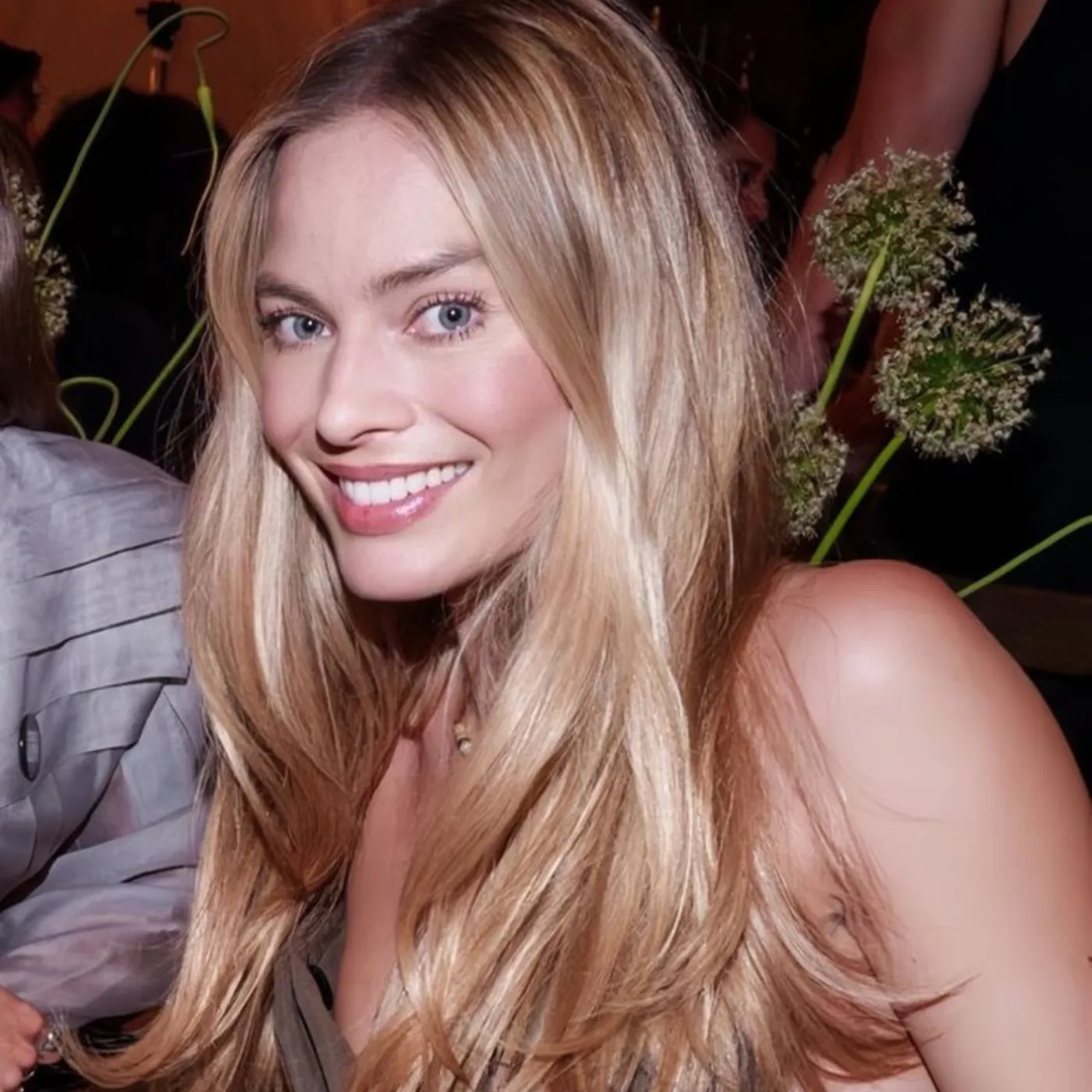 image_68af3675d30e8 You Won’t Believe Who Popped Into Margot Robbie’s Chat