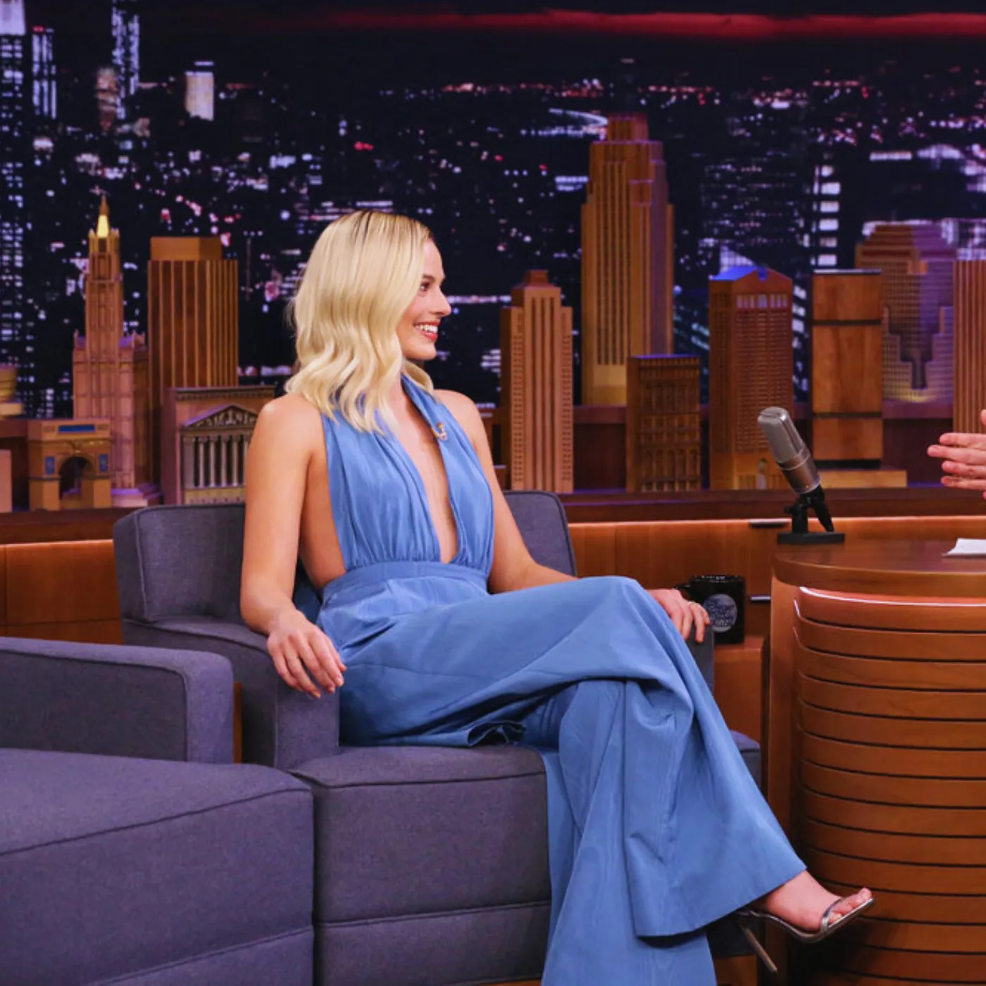 image_68af367710d58 You Won’t Believe Who Popped Into Margot Robbie’s Chat