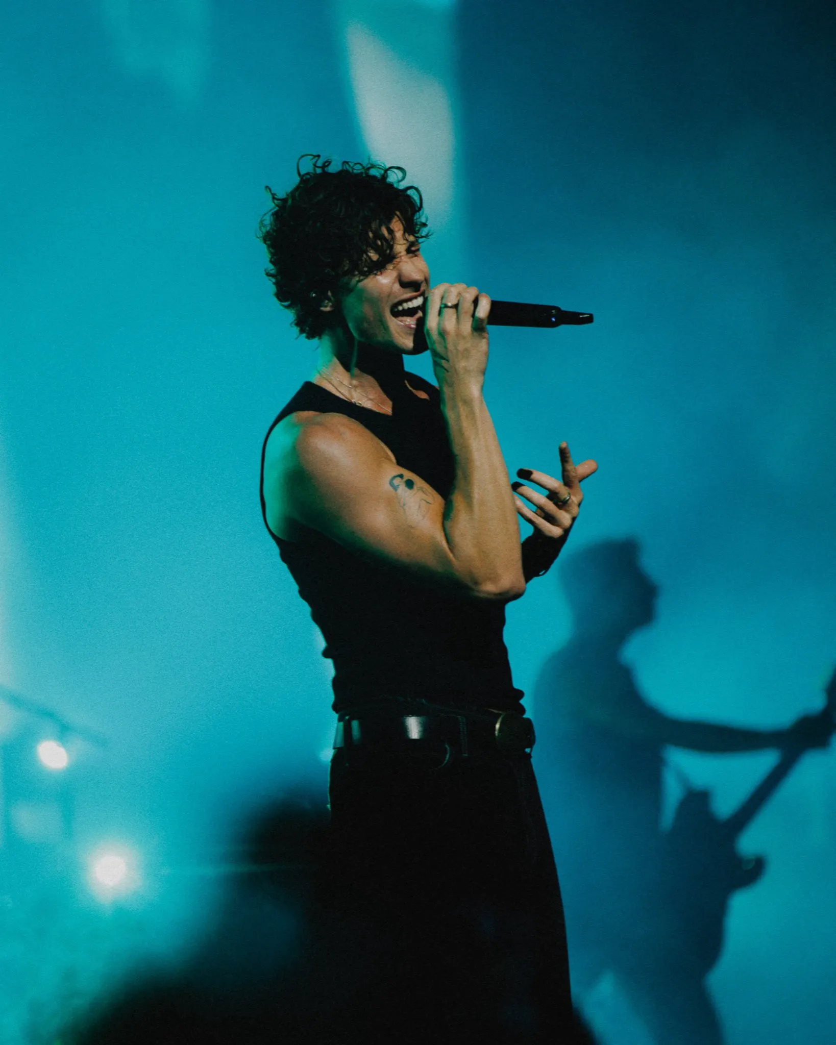 The Internet Can’t Believe Shawn Mendes’ Back Muscles — Sweet, Talented, and Totally Irresistible