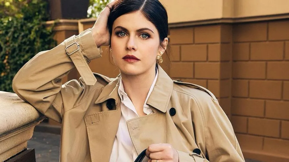 Alexandra Daddario plays big with a bag of cakes: Being teased but still taking the spotlight!