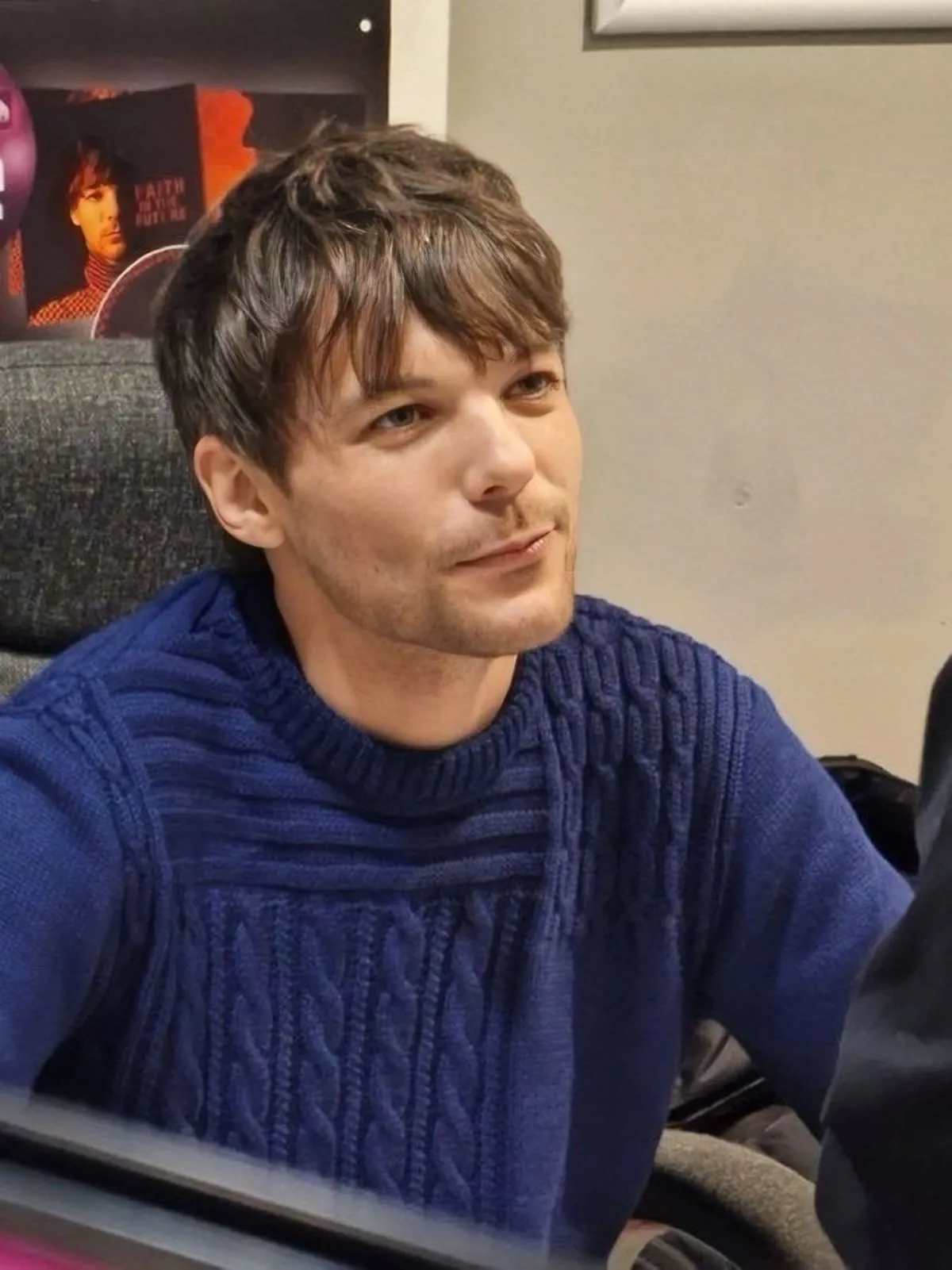 While Everyone’s Struggling, Louis Tomlinson’s Jewelry Game Just Stole the Spotlight