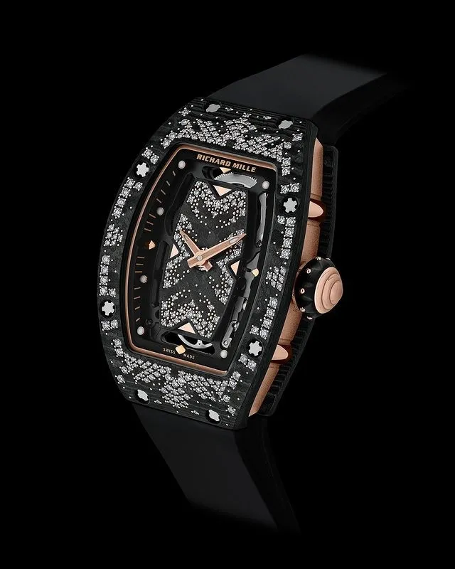 image_68afd02cef5a9 Jeff Bezos Sparks Buzz After Gifting Wife Dazzling Diamond-Encrusted Timepiece
