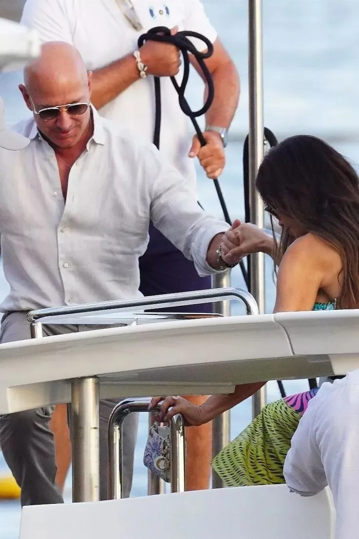 image_68afd7ce03cc8 Inside Jeff Bezos and Wife’s Lavish Hobby: Luxurious Yacht Getaways