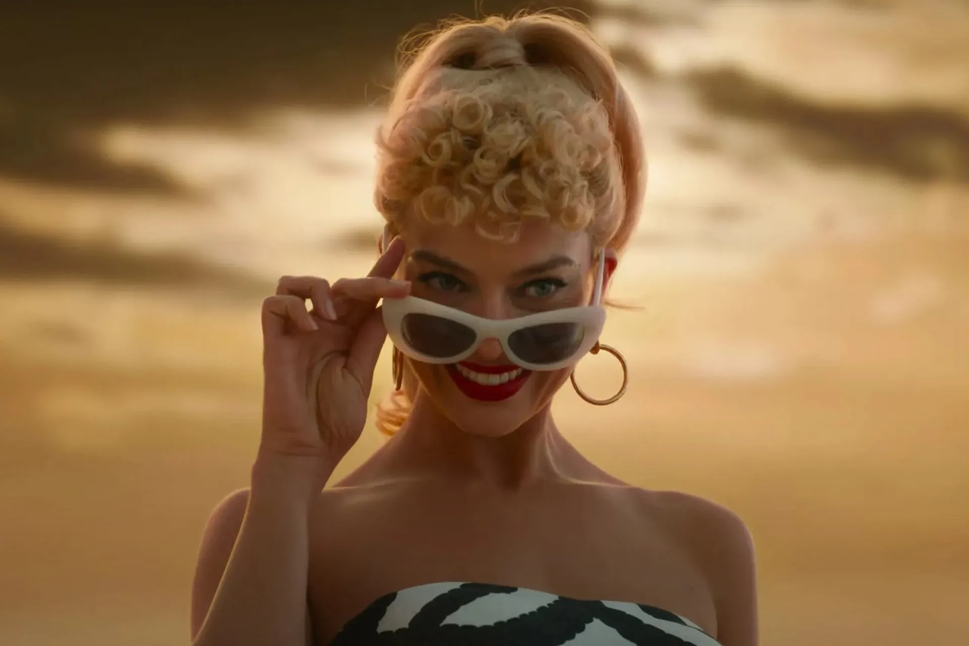 Margot Robbie Will Be The Female Lead In Sci-Fi Blockbuster Remake 50 Foot Woman, But The Project Is Facing Major Difficulties