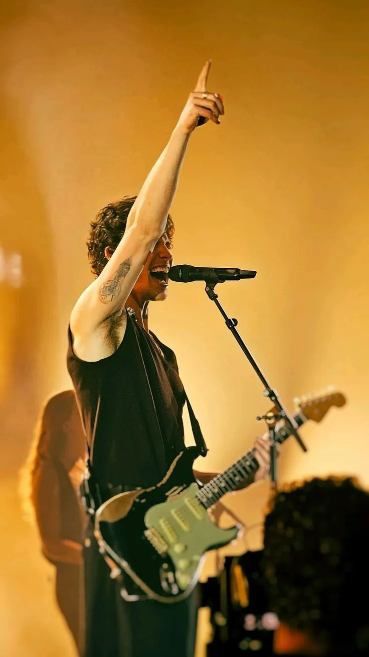 image_68afdf0e4fff4 Madrid Explodes as Shawn Mendes Waves the Spanish Flag – Fans Go Wild During ‘On The Road Again’ Nobody Expected This to Happen!