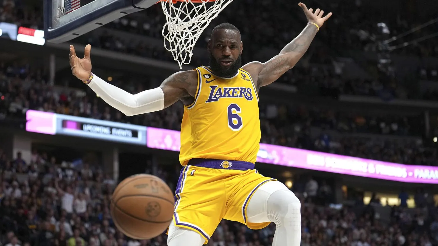 LeBron James Crowned by CBS as the Greatest Player of the 21st Century – But Kobe Fans Call It ‘The Biggest Disrespect in NBA History’!
