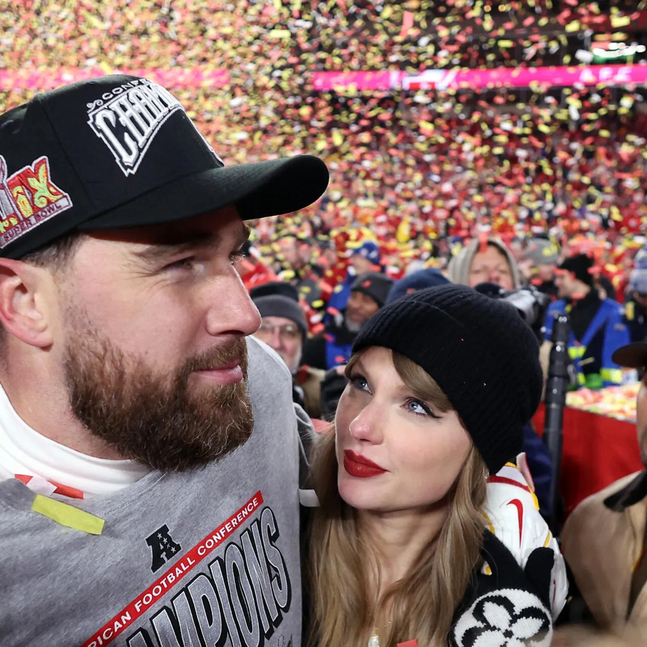 image_68b05e779186b Francisco Lindor’s Wife Katia Can’t Stop Laughing as Mets’ Mascots Recreate Travis Kelce’s Viral Taylor Swift Proposal