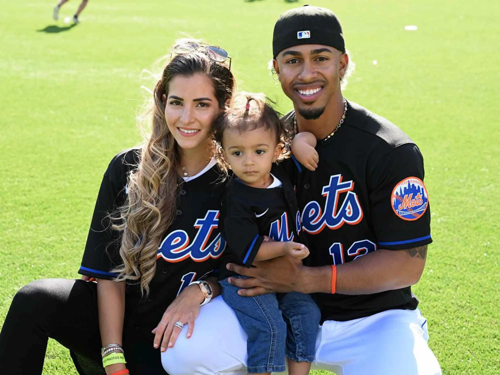 Francisco Lindor’s Wife Katia Can’t Stop Laughing as Mets’ Mascots Recreate Travis Kelce’s Viral Taylor Swift Proposal