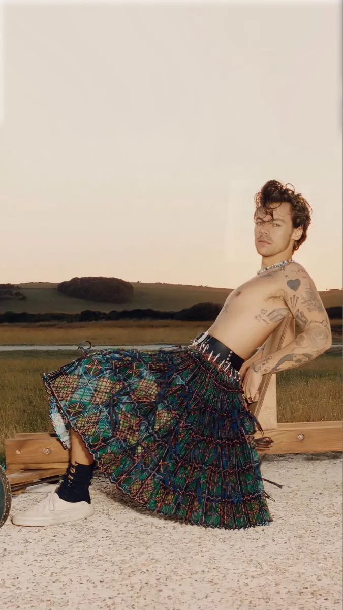 image_68b10d31a840a Pearls, Floral Prints, and Breaking Gender Norms: Harry Styles Redefines Fashion – Fans Say He's 'Dangerous'!