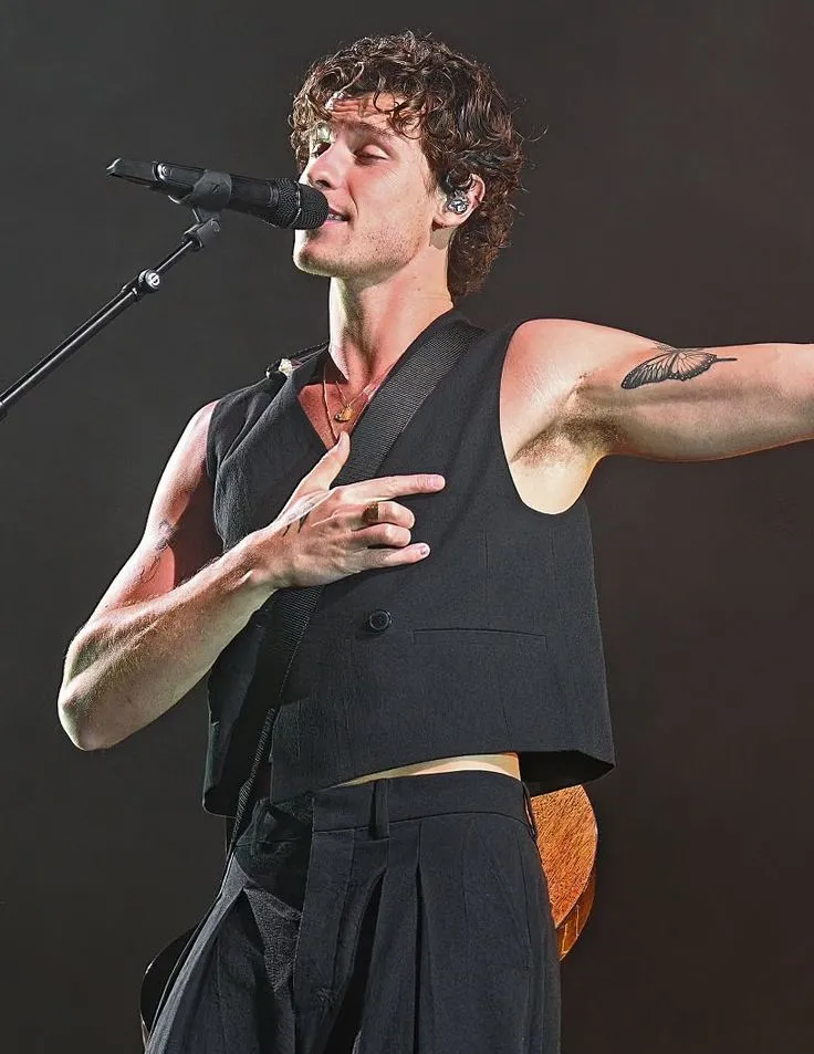 image_68b113352b6cd Shawn Mendes set Lisbon on fire this afternoon with an insanely chaotic performance that left fans on the edge of their seats!