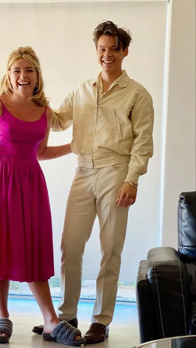 image_68b1174652348 The undeniable chemistry between Harry and Florence on-screen — but did their behind-the-scenes kiss ignite romance rumors with director Olivia Wilde?