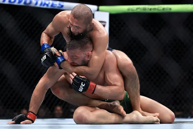 image_68b11ba43f98c Dricus Du Plessis made Sean O'Malley exclaim two words: 'Impressive' after his fight with Khamzat Chimaev.