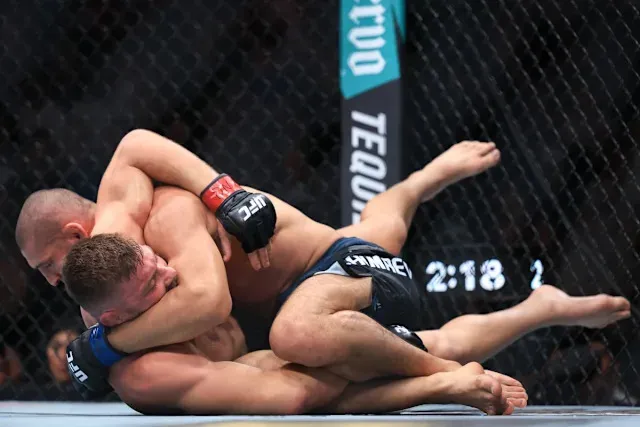 image_68b11ba486ab3 Dricus Du Plessis made Sean O'Malley exclaim two words: 'Impressive' after his fight with Khamzat Chimaev.